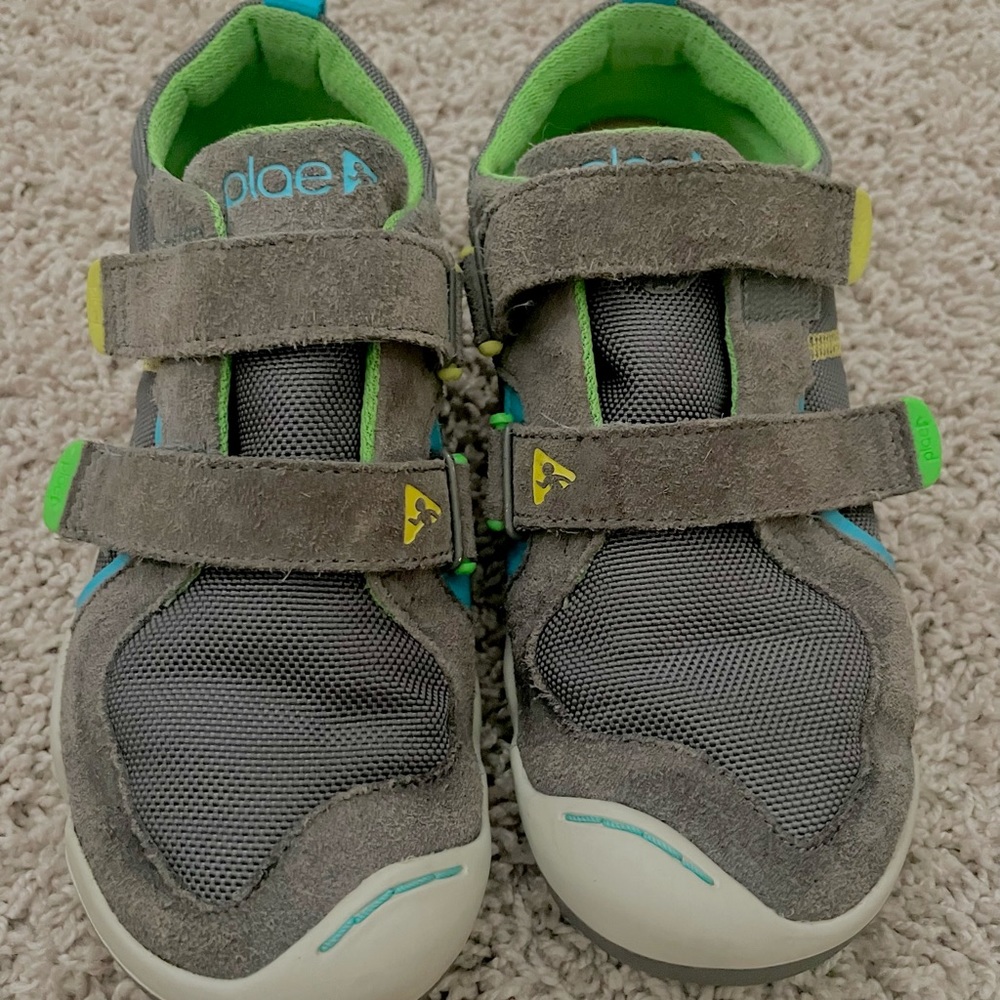 Plae shoes